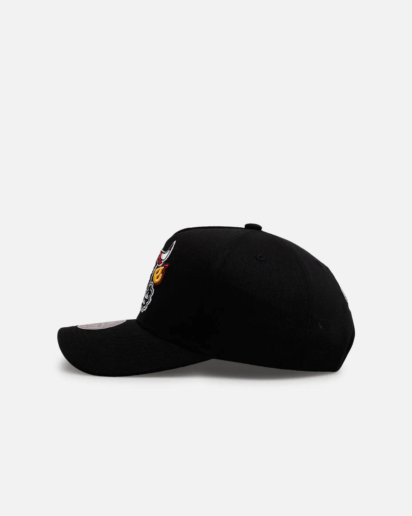 Mitchell & Ness Chicago Bulls 'On Fire' Pro Pinch Snapback Black