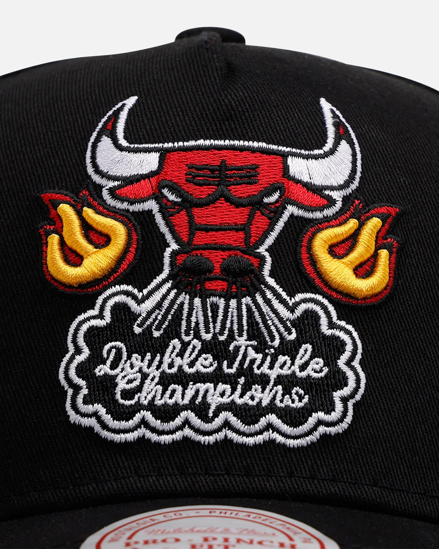 Mitchell & Ness Chicago Bulls 'On Fire' Pro Pinch Snapback Black
