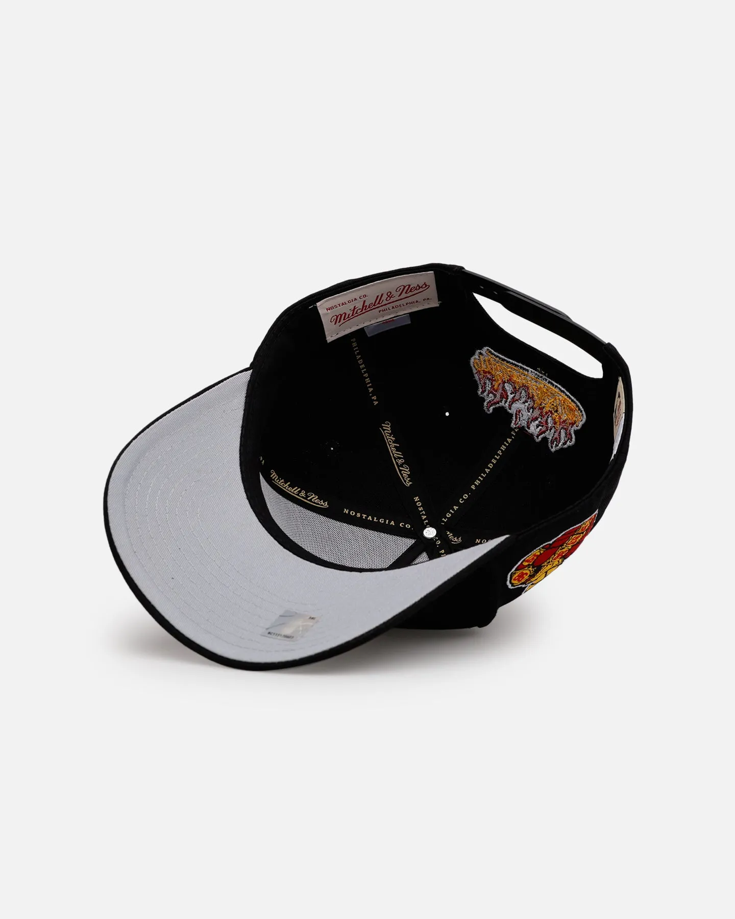 Mitchell & Ness Chicago Bulls 'On Fire' Pro Pinch Snapback Black